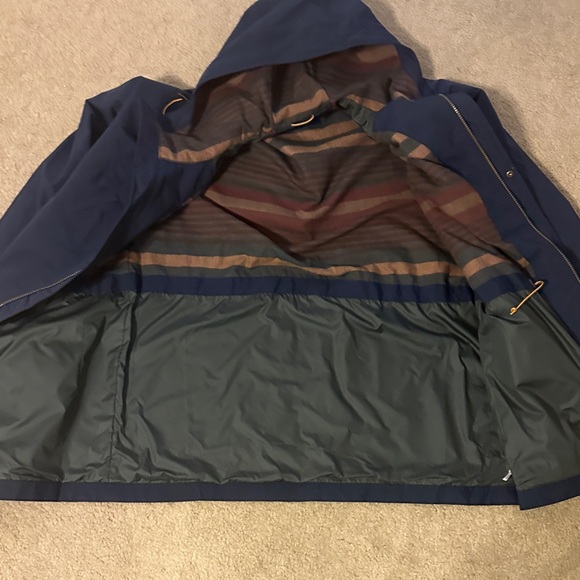L.L. Bean Men's Navy Hooded Raincoat - Picture 4 of 5